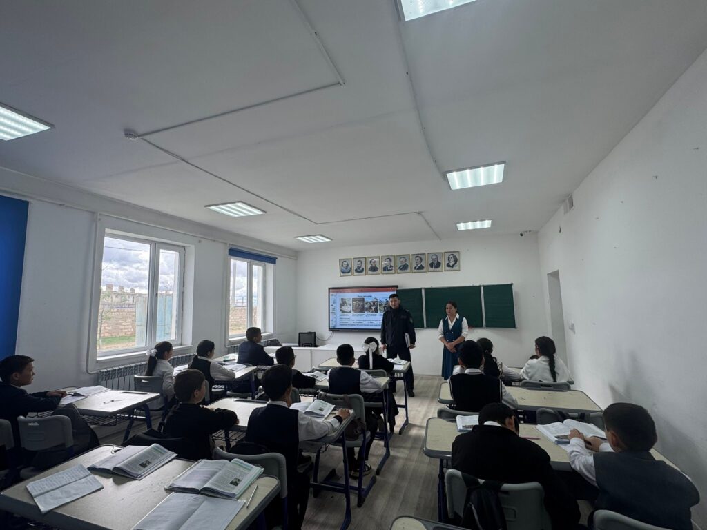 📌”Ақжігіт жалпы білім беретін мектеп”КММ-де мектеп инспекторы С. Тайтуров оқушылармен&hellip;